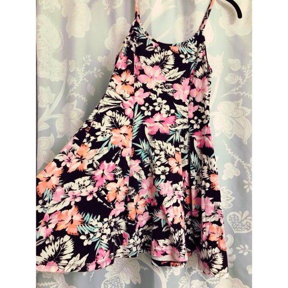 Floral Flowy Dress - Picture 2 of 3